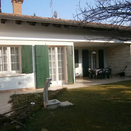 Alloggio Verona Est بيت ضيافة *