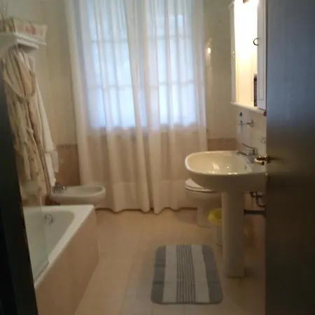 Alloggio Verona Est بيت ضيافة *